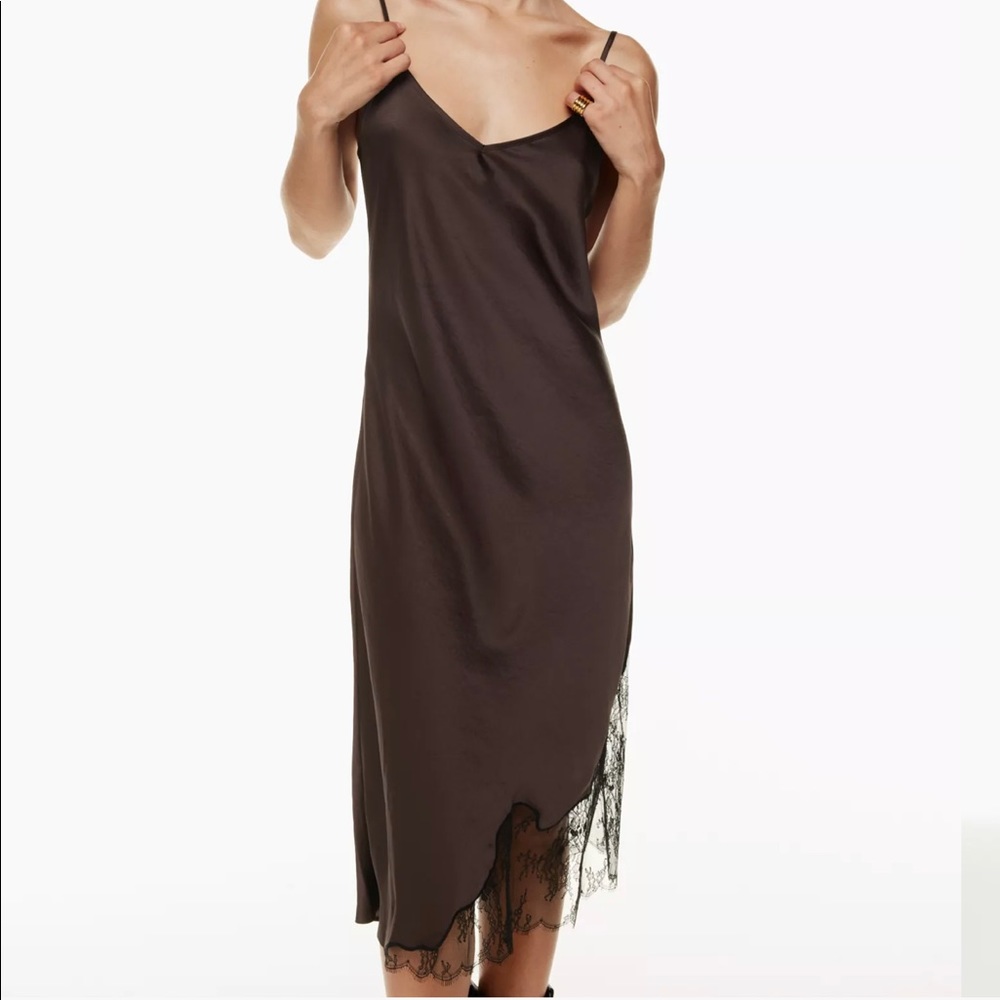 Aritzia Wilfred Sonnet Dress. Size: small. Color: Mauve